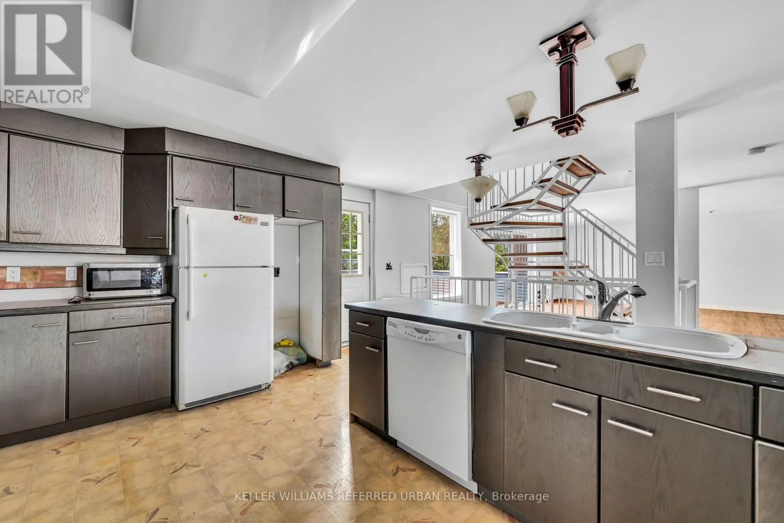 319 DIVISION STREET