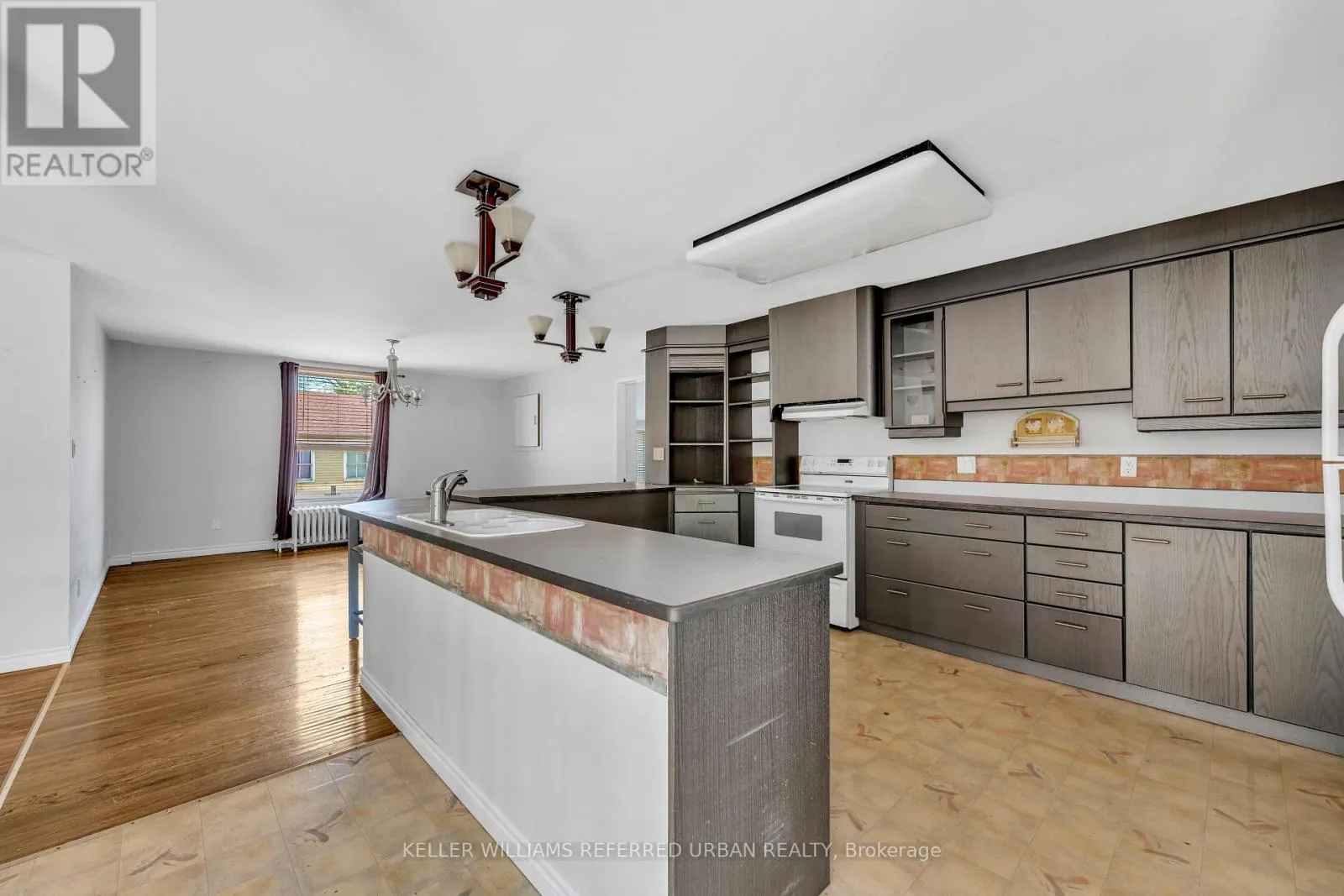 319 DIVISION STREET
