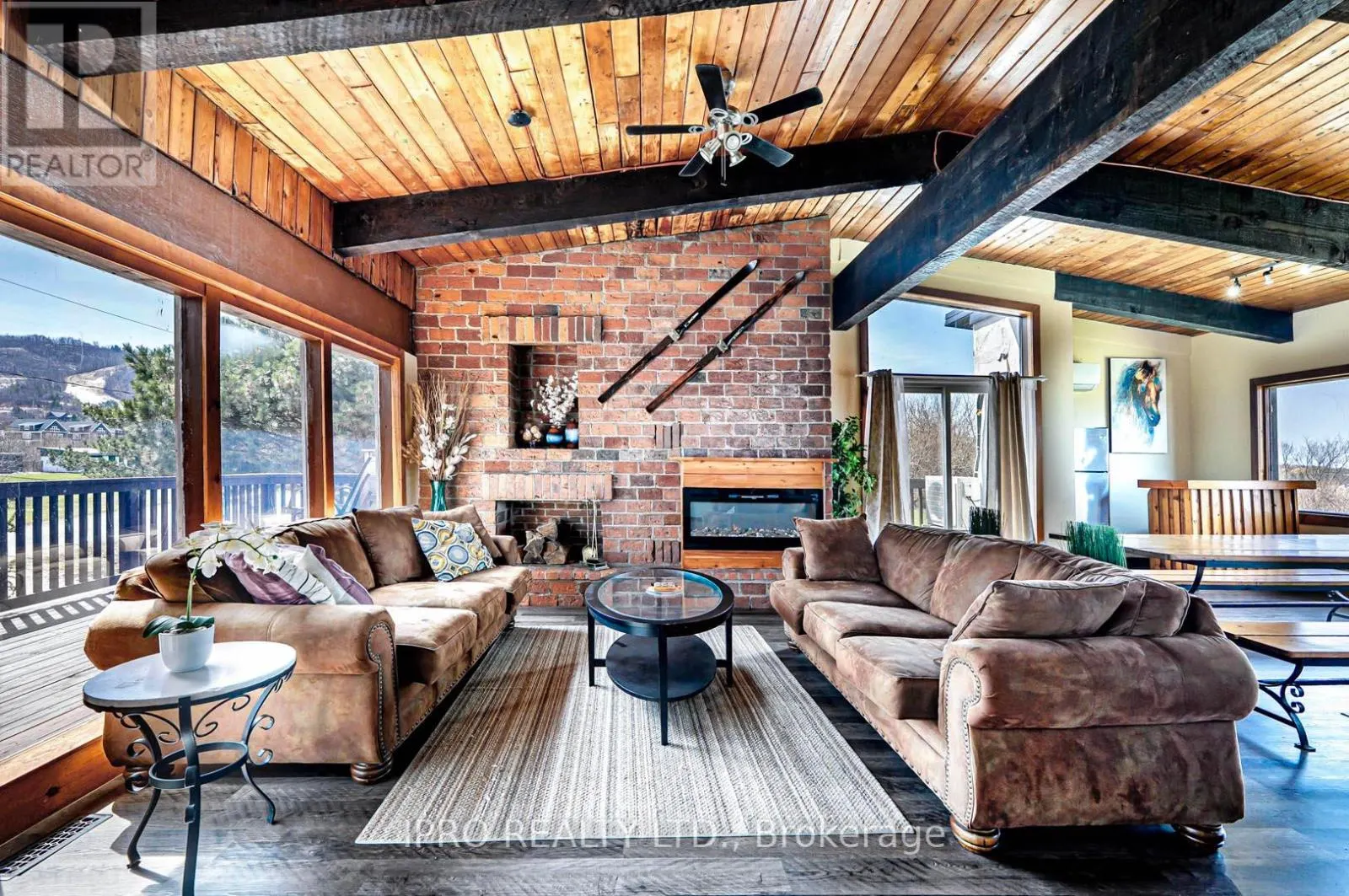 157 TYROLEAN LANE