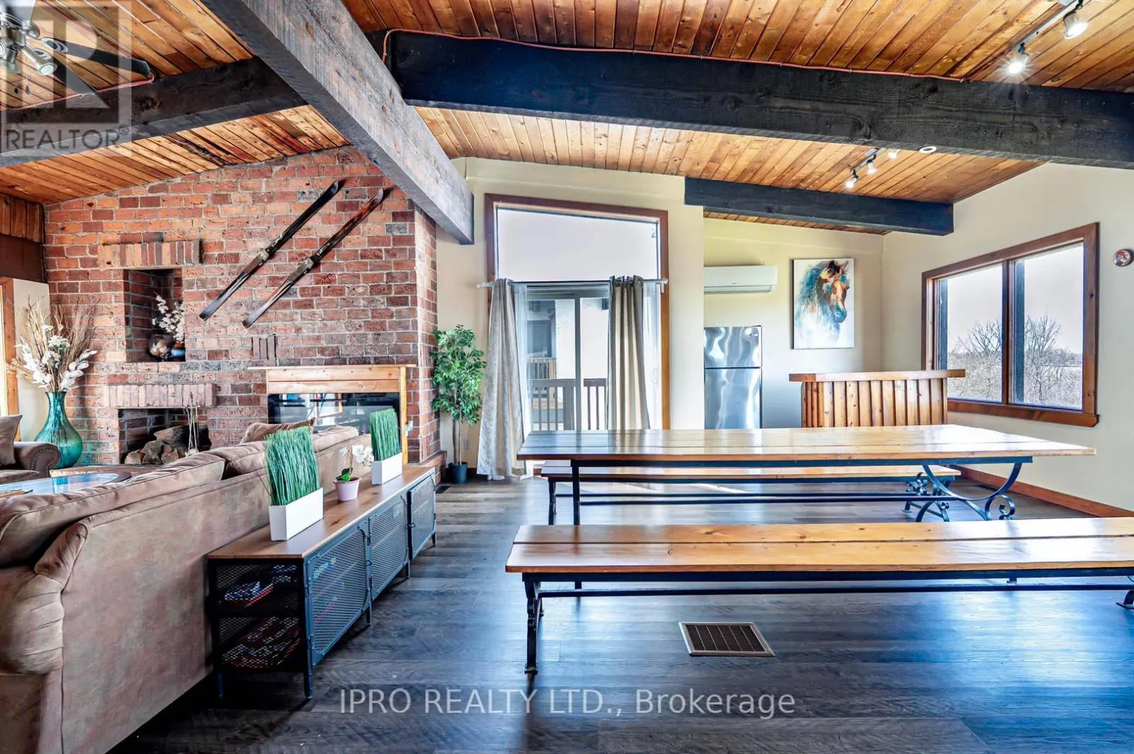 157 TYROLEAN LANE