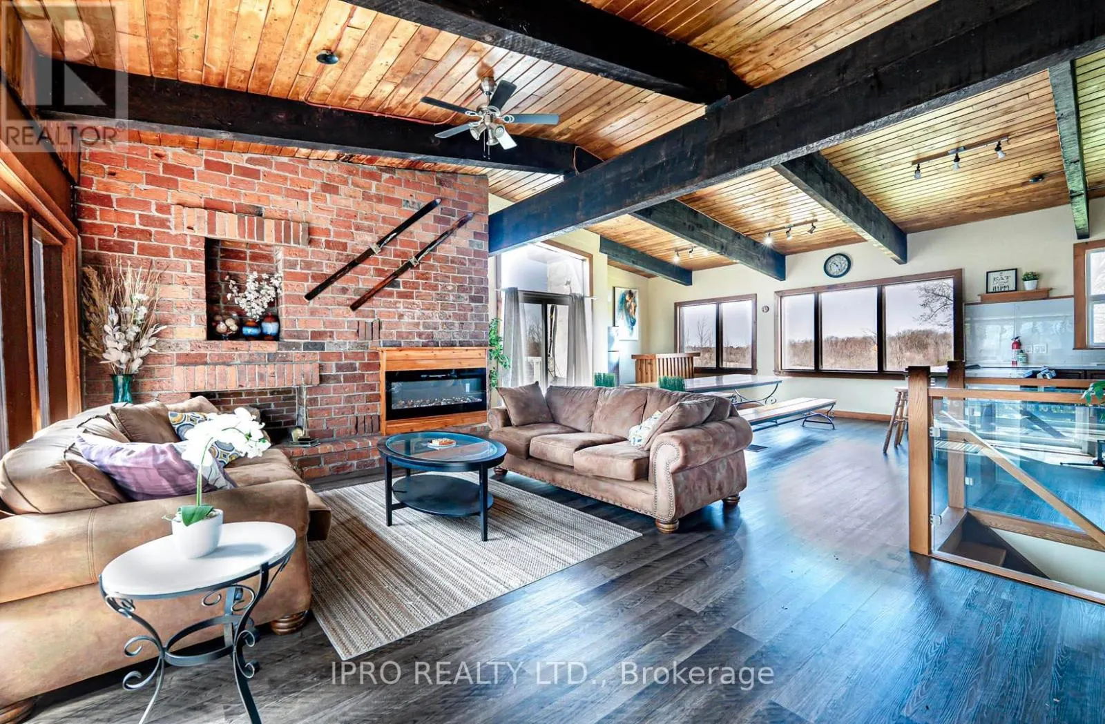 157 TYROLEAN LANE
