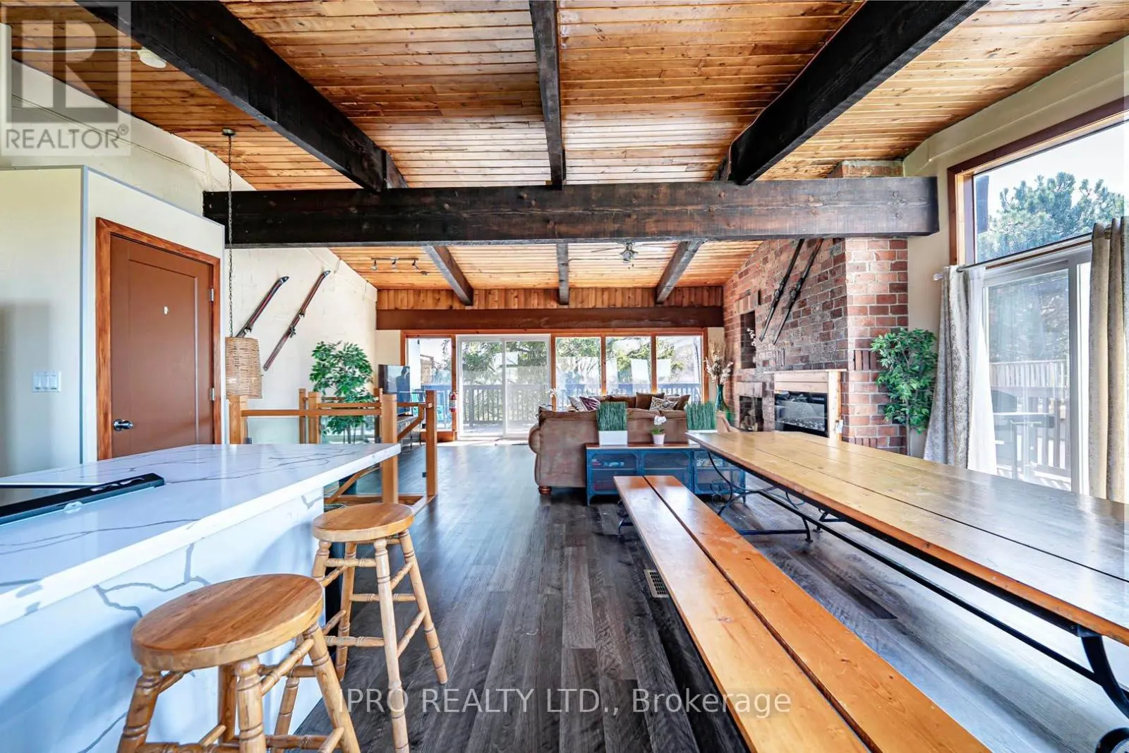 157 TYROLEAN LANE