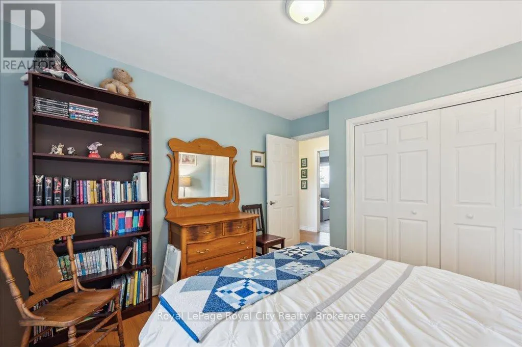 4540 20 SIDE ROAD N