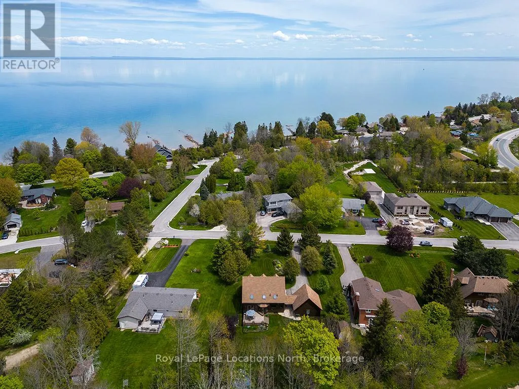 112 ALGONQUIN DRIVE