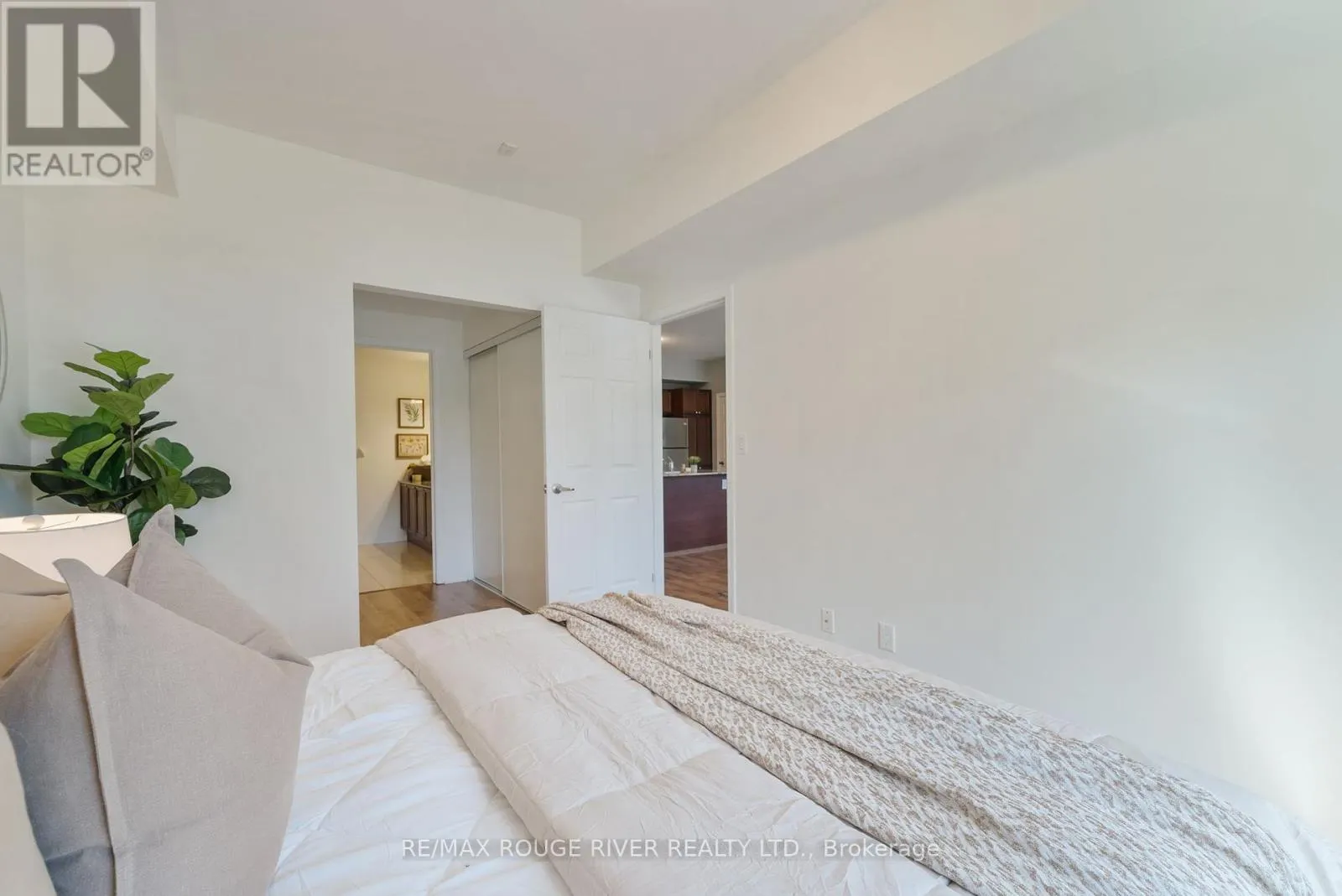 202 - 50 MILL STREET N