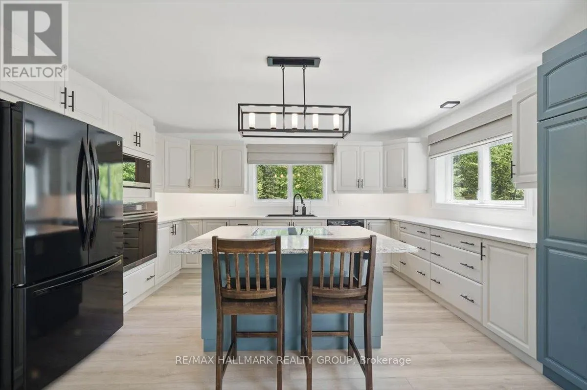 1720 DES PINS ROAD