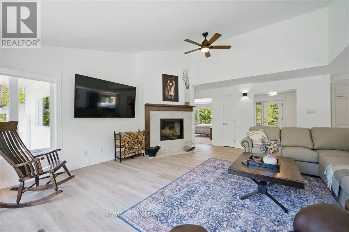 1720 DES PINS ROAD