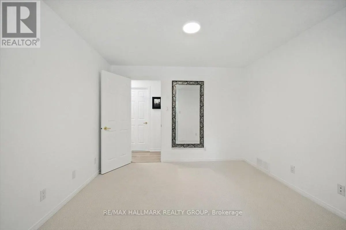 1720 DES PINS ROAD
