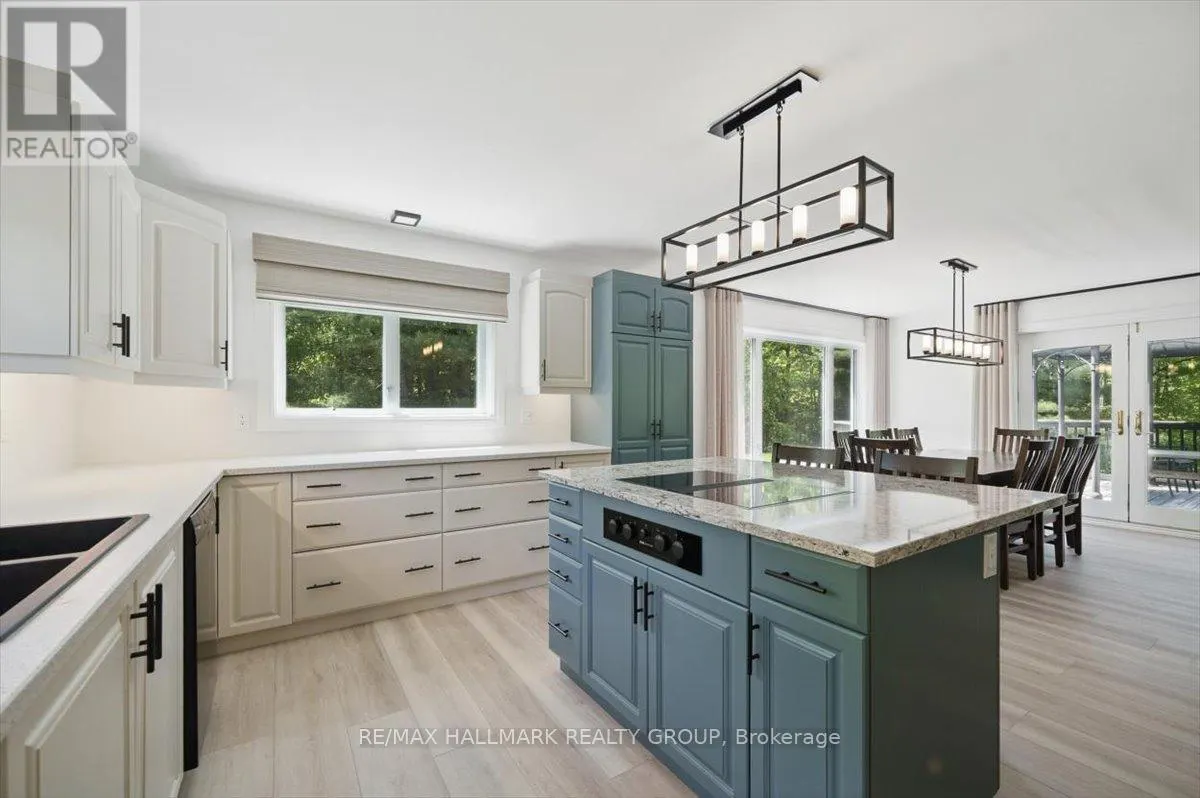 1720 DES PINS ROAD