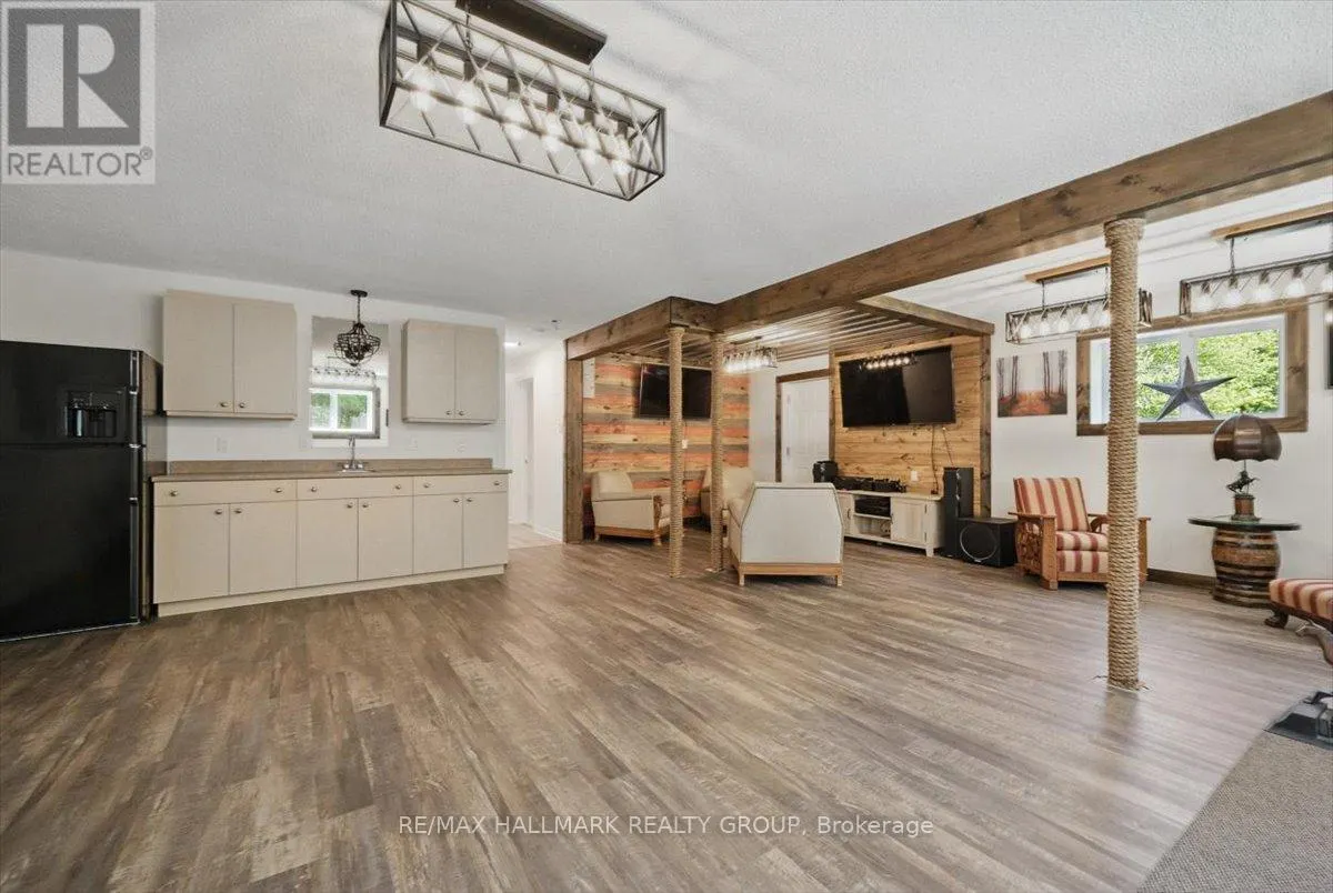 1720 DES PINS ROAD