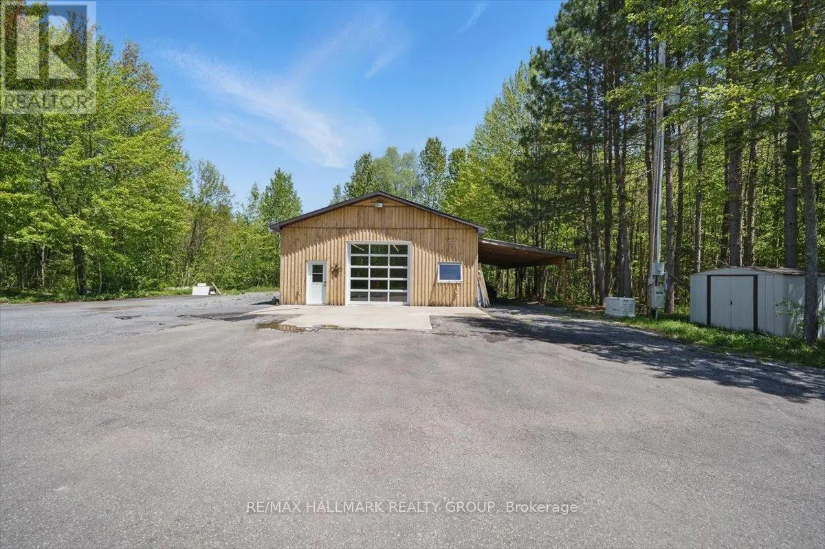 1720 DES PINS ROAD