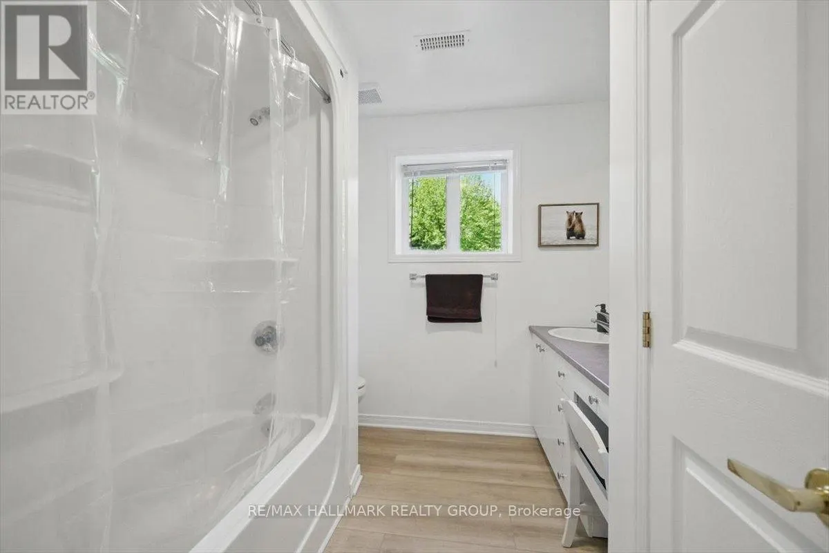 1720 DES PINS ROAD