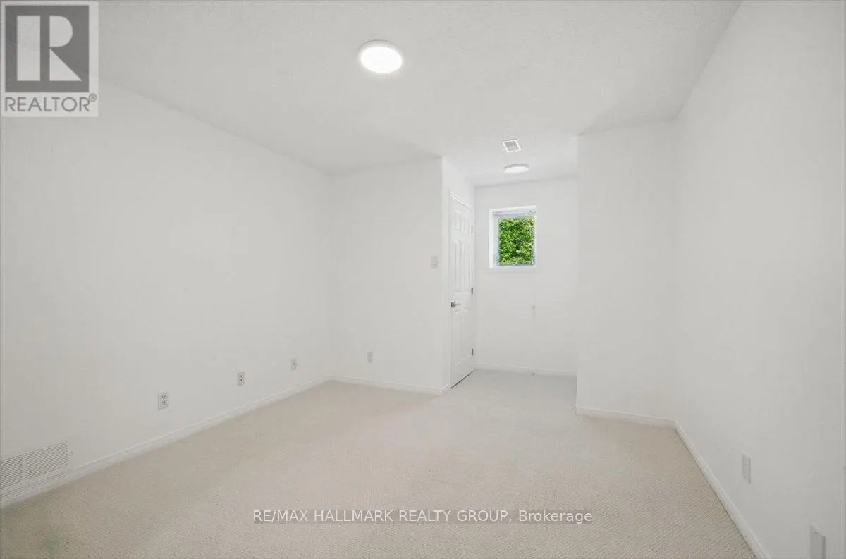 1720 DES PINS ROAD