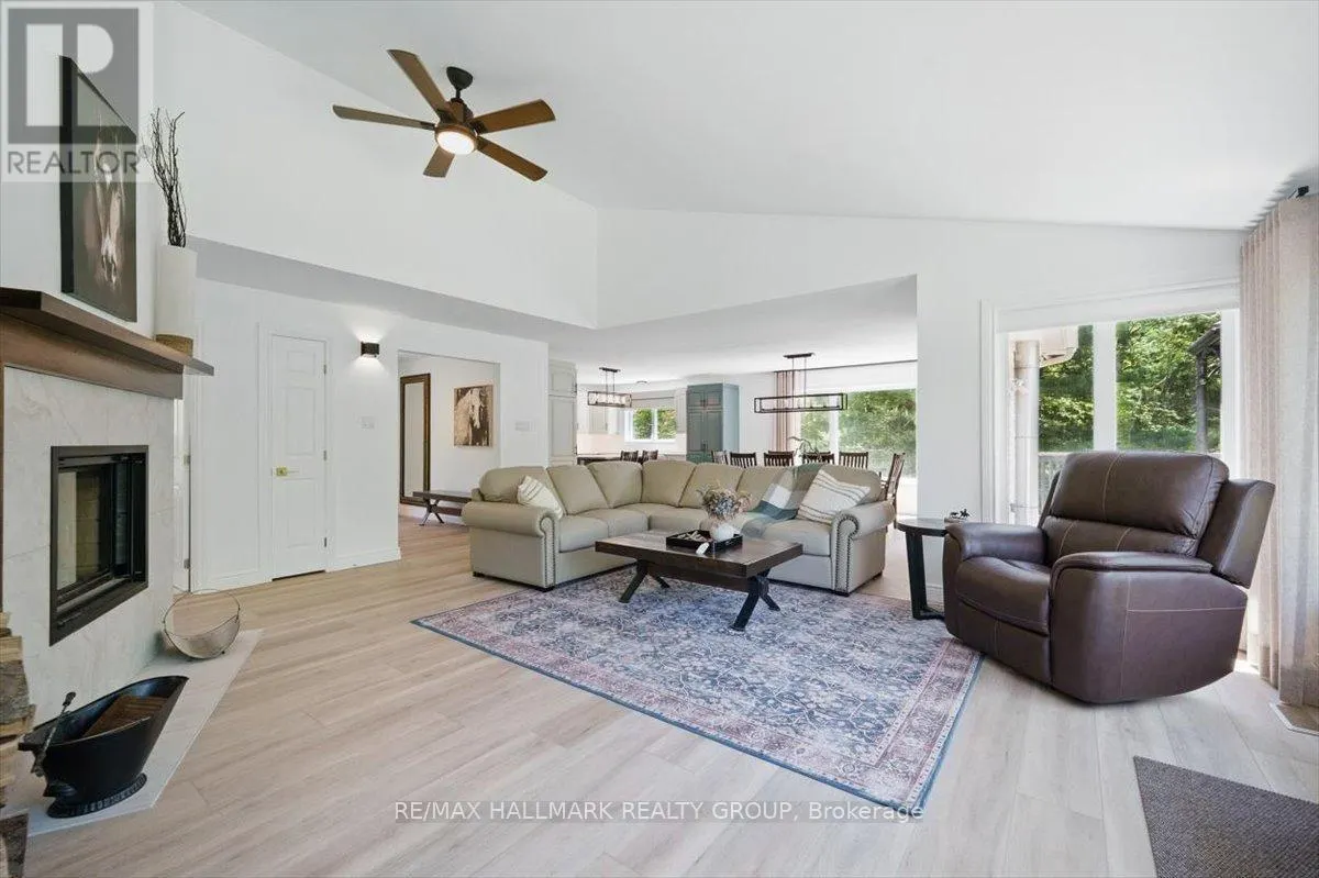 1720 DES PINS ROAD