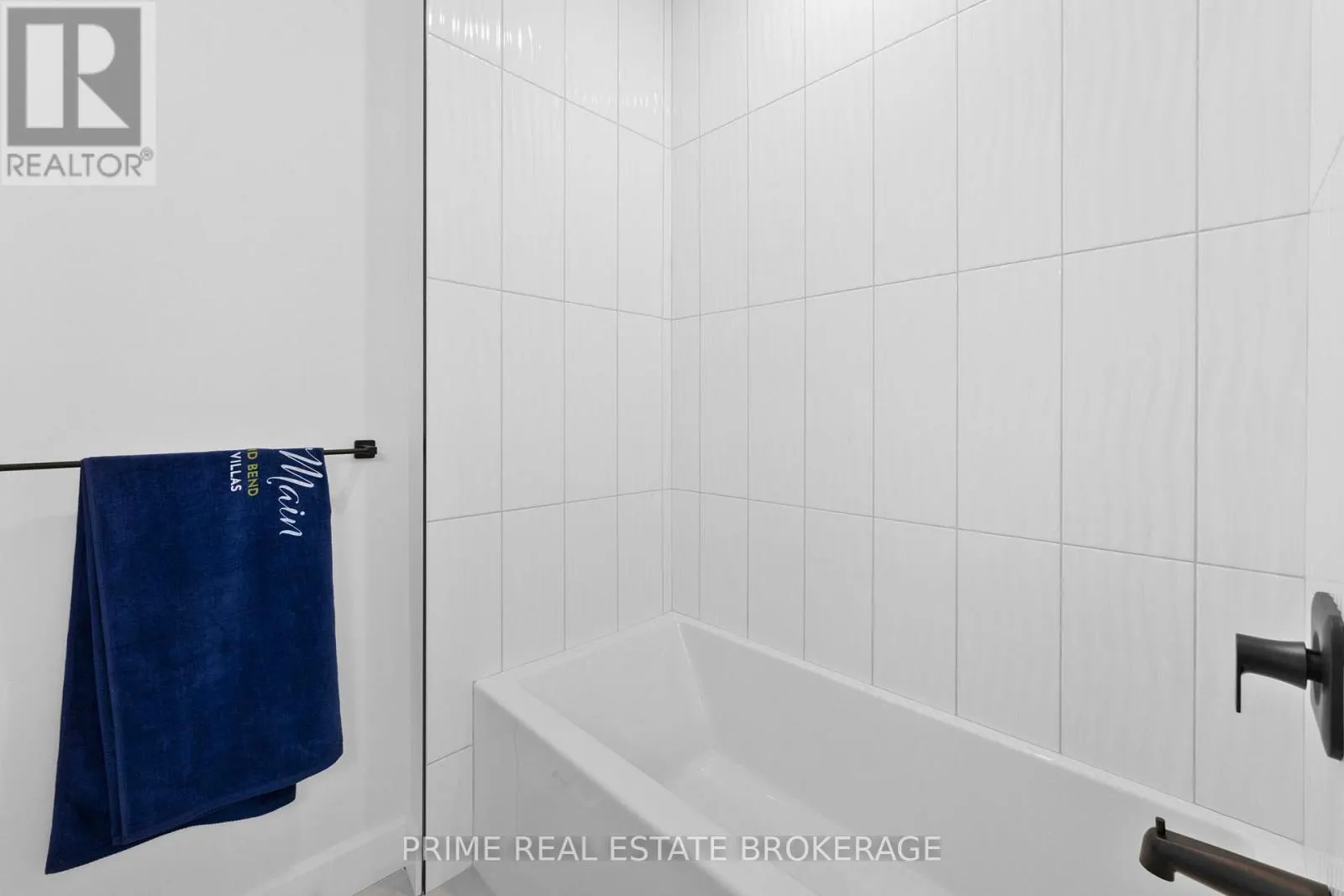 3 - 106 COASTAL CRESCENT, #3