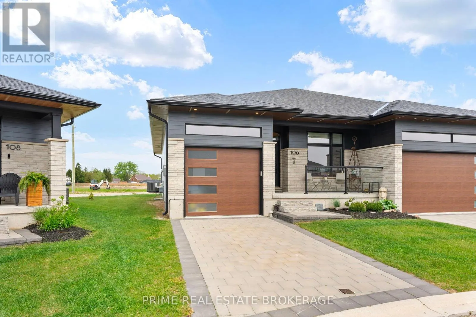 3 - 106 COASTAL CRESCENT, #3