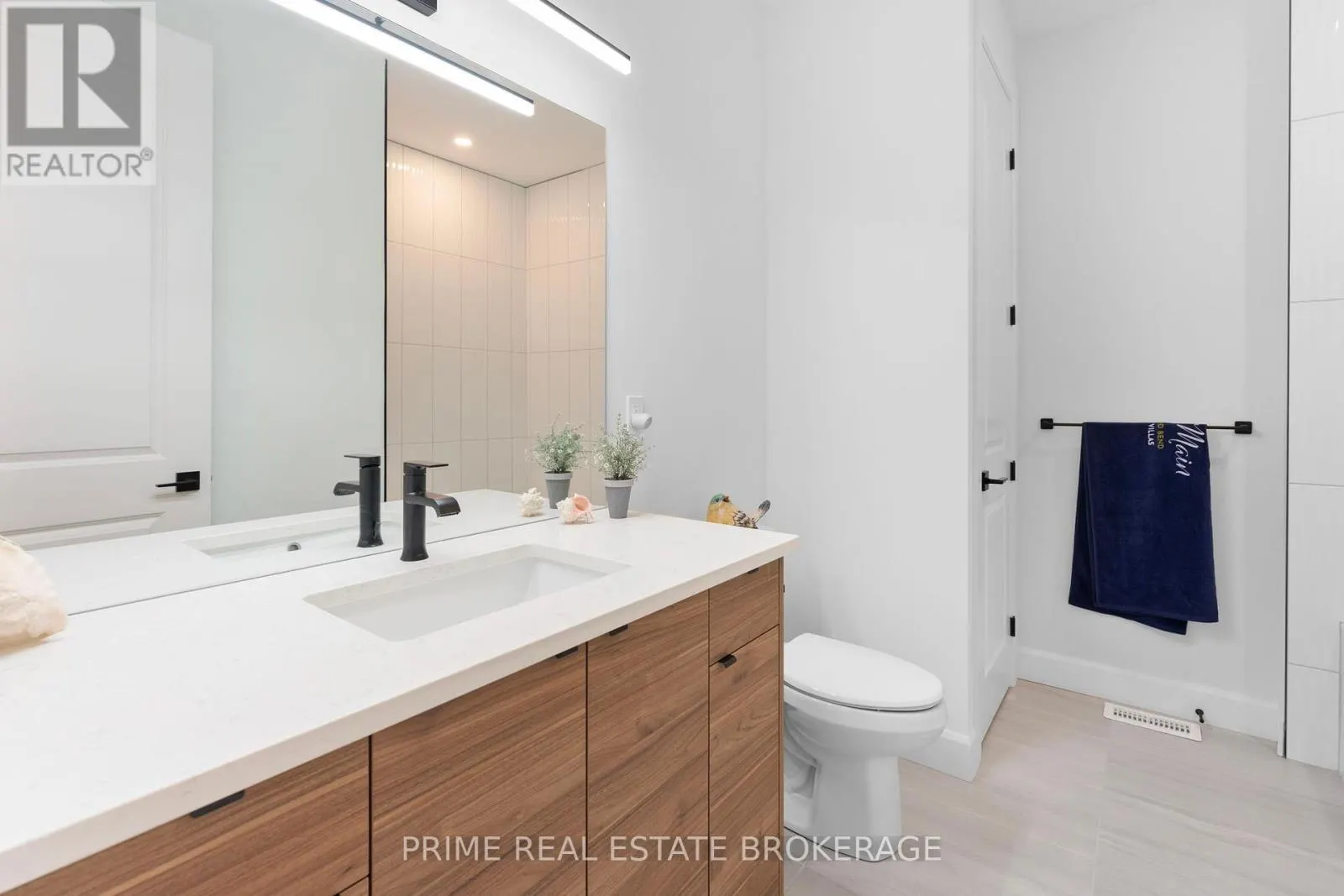 3 - 106 COASTAL CRESCENT, #3