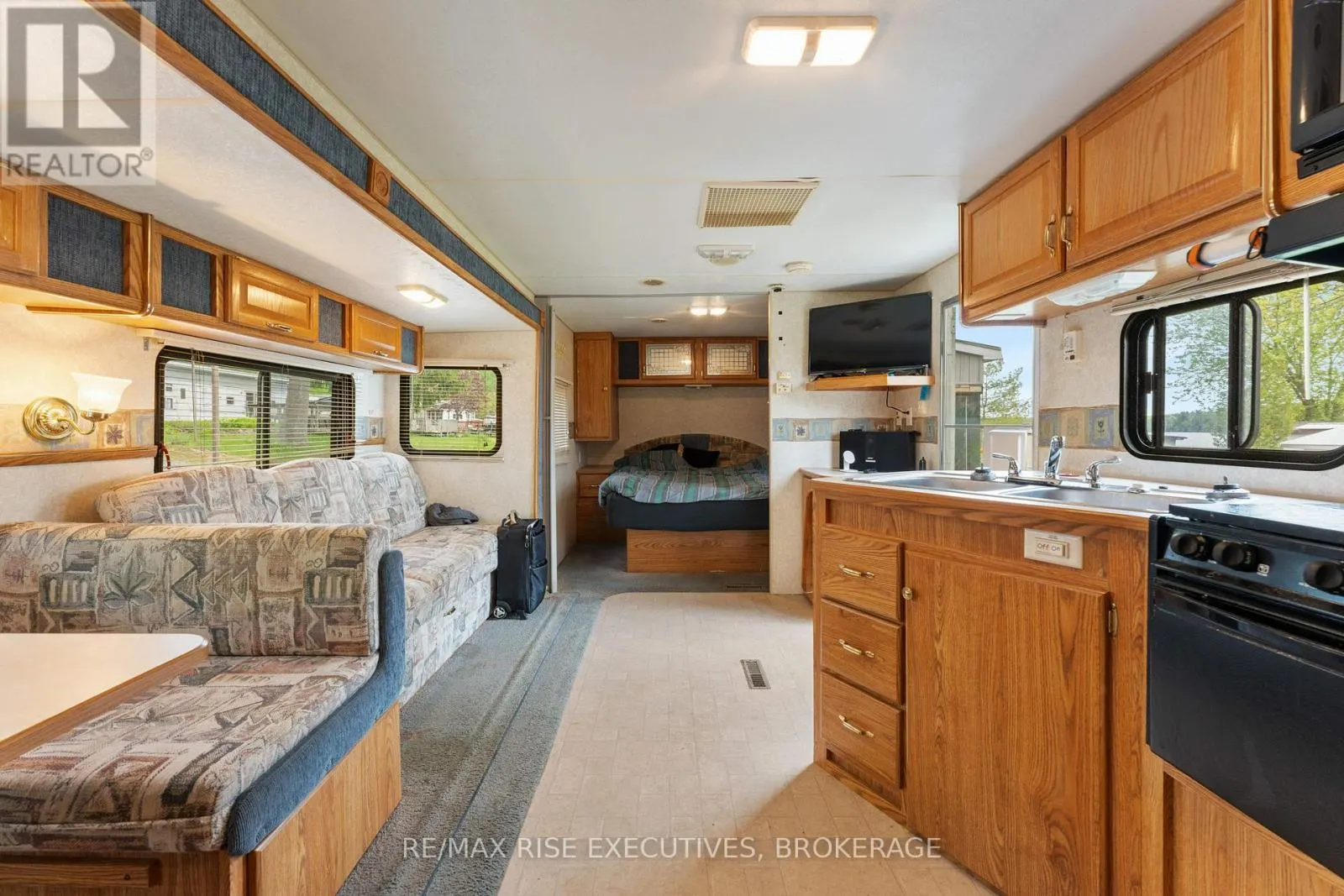 13 - 9 GLENFORD LANE, #13