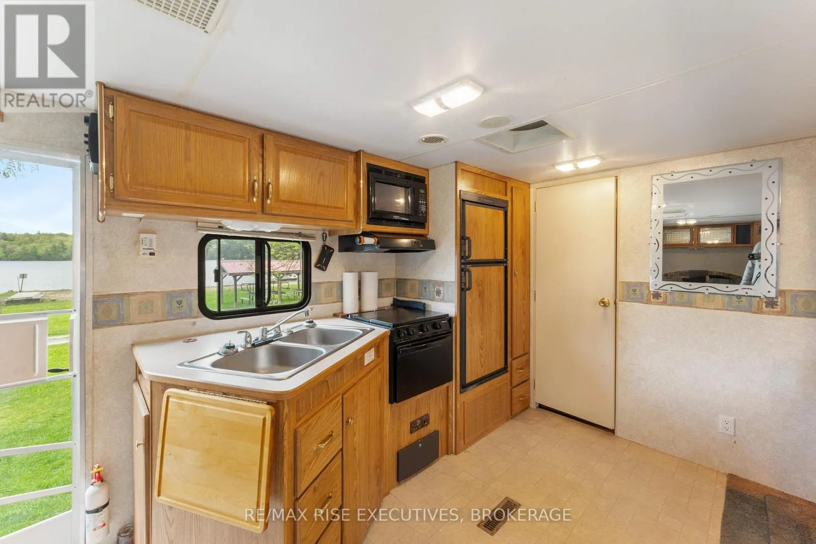 13 - 9 GLENFORD LANE, #13