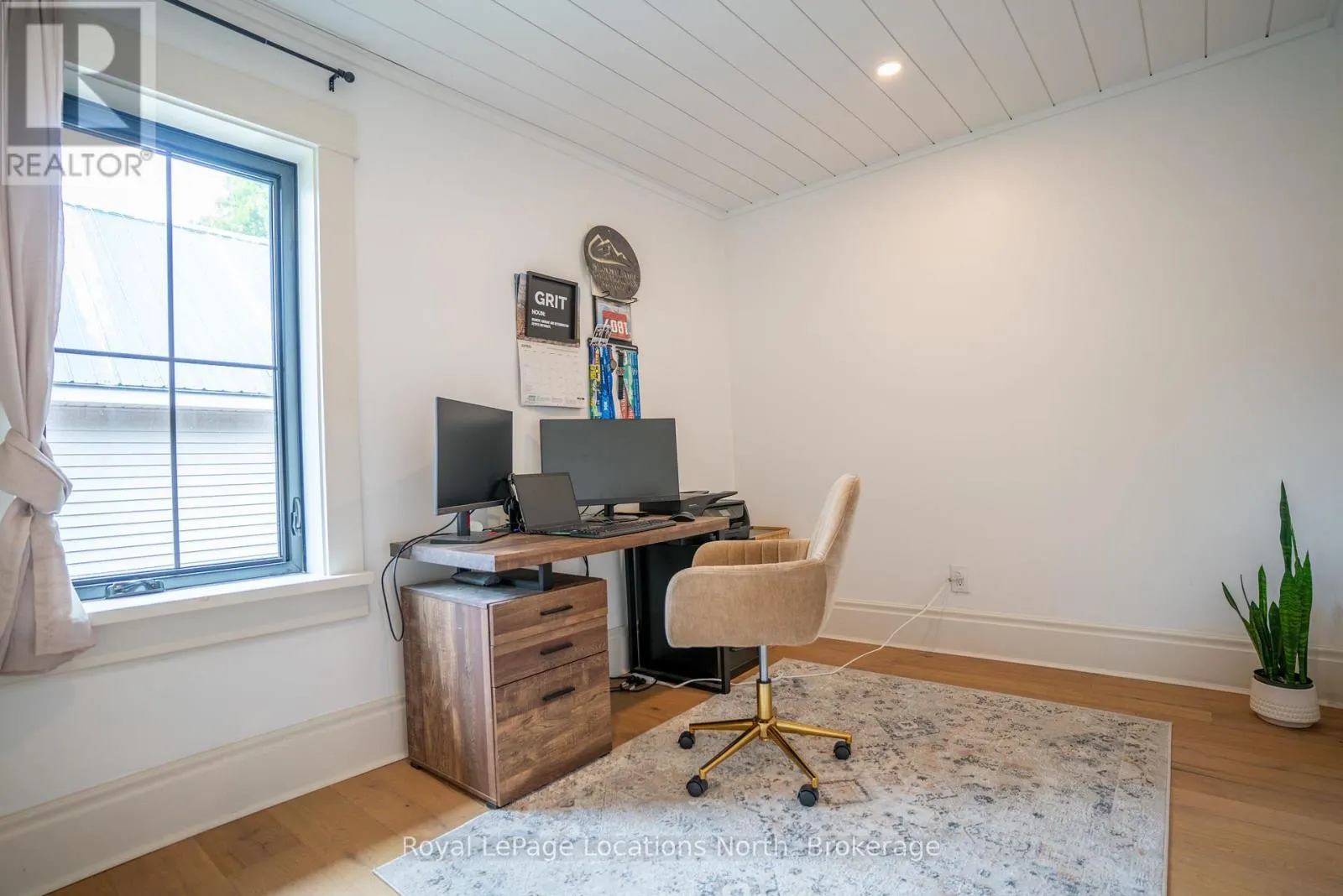 24 MARSHALL STREET W