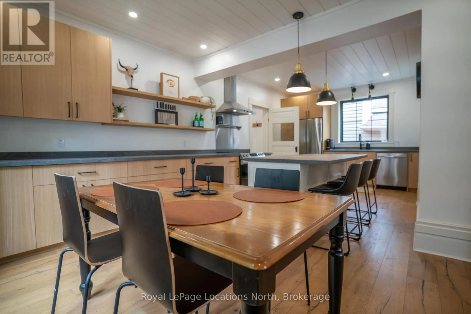 24 MARSHALL STREET W