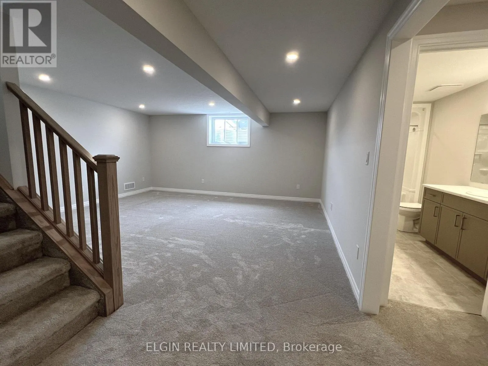 33 HEMLOCK CRESCENT