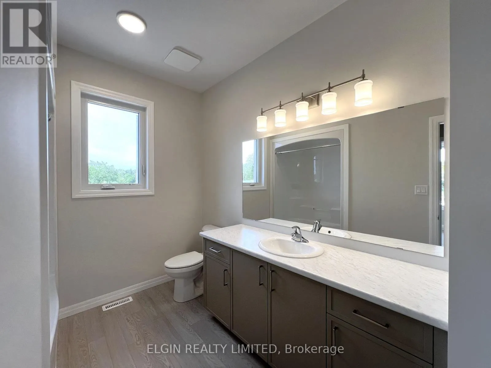 33 HEMLOCK CRESCENT