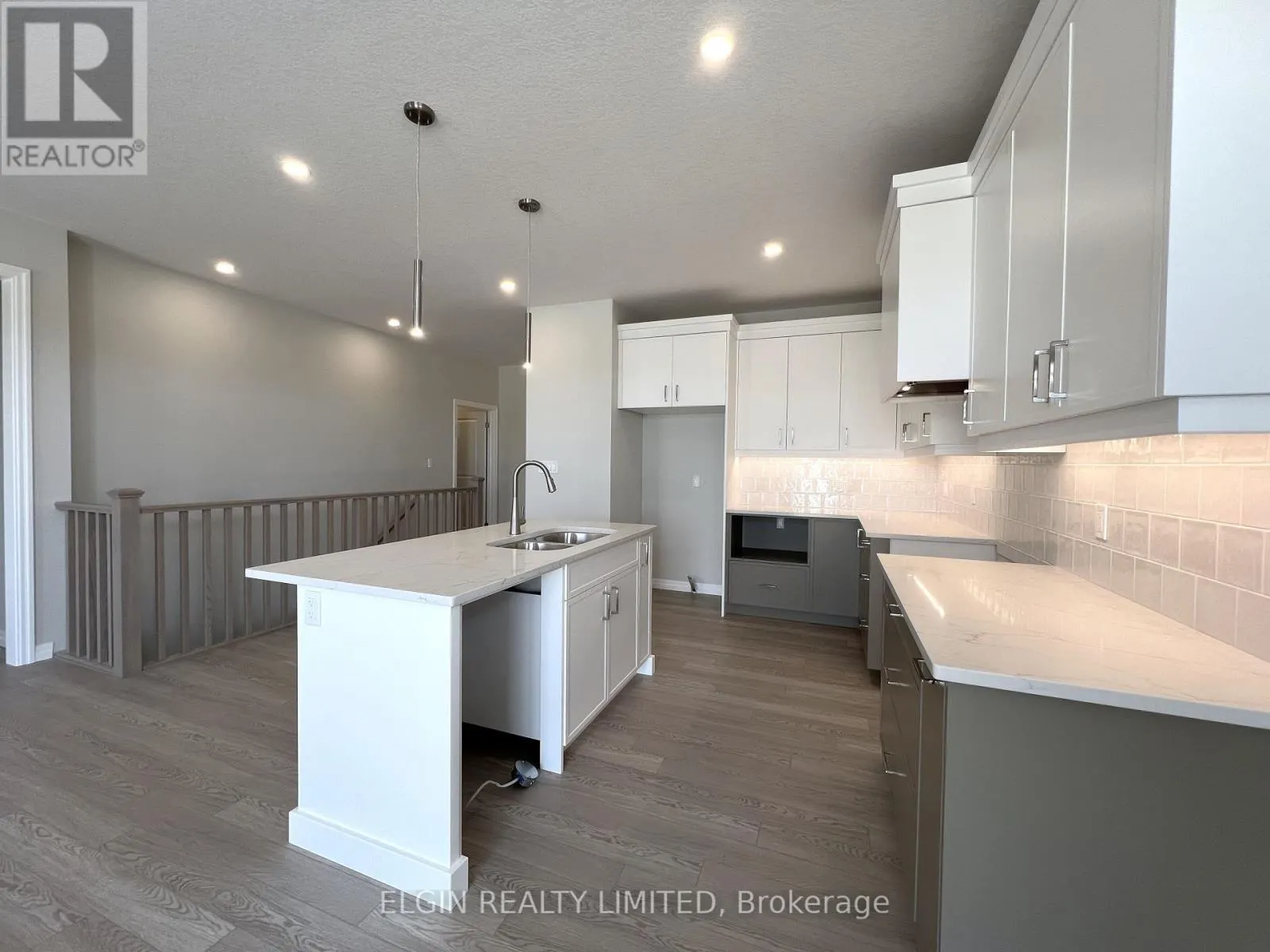 33 HEMLOCK CRESCENT