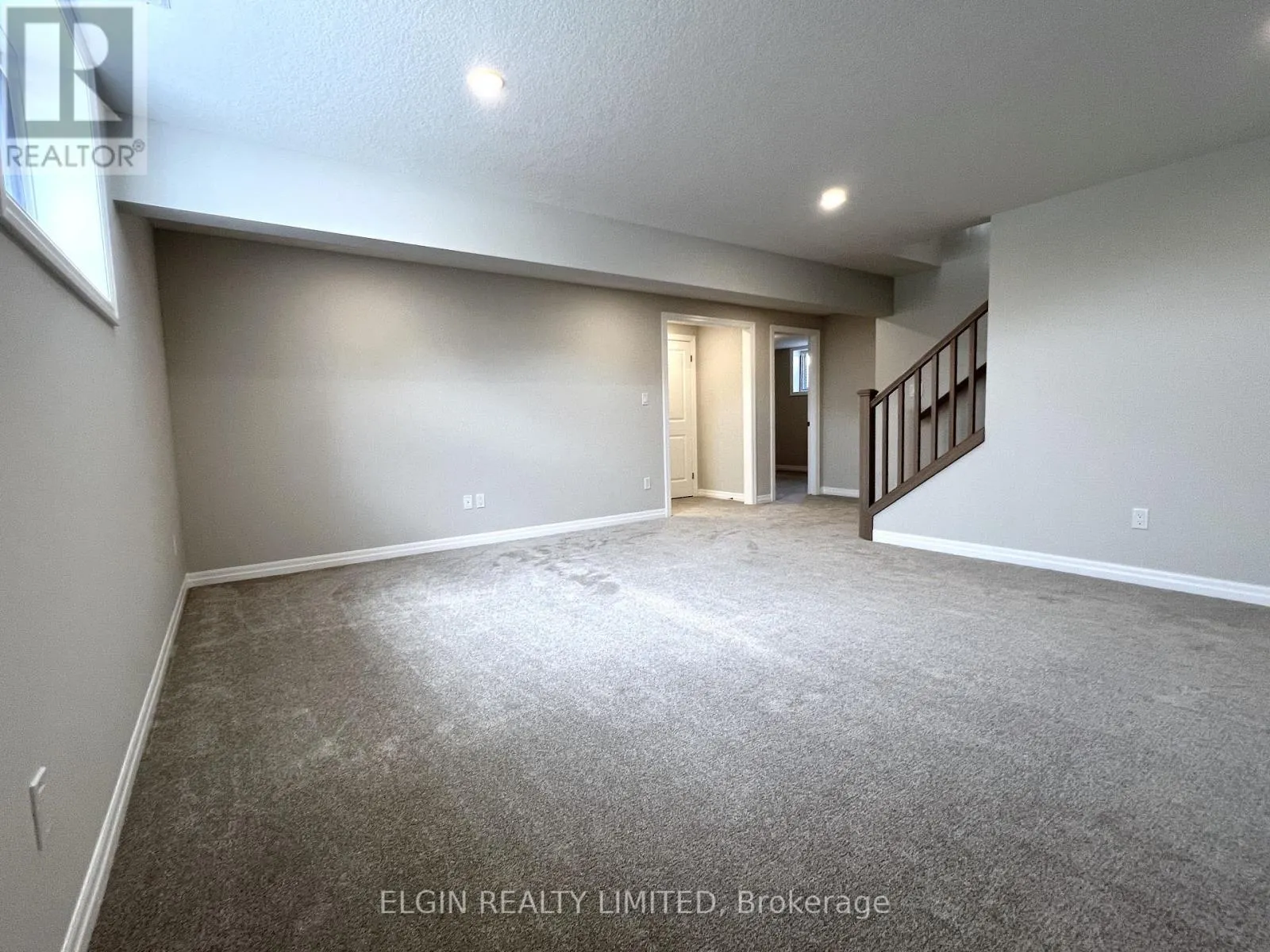 33 HEMLOCK CRESCENT