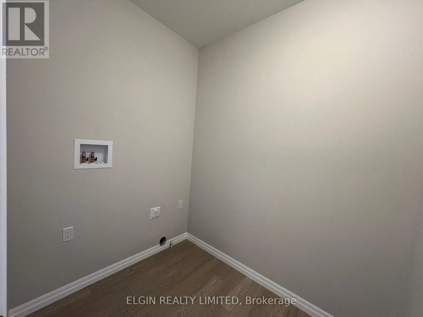 33 HEMLOCK CRESCENT