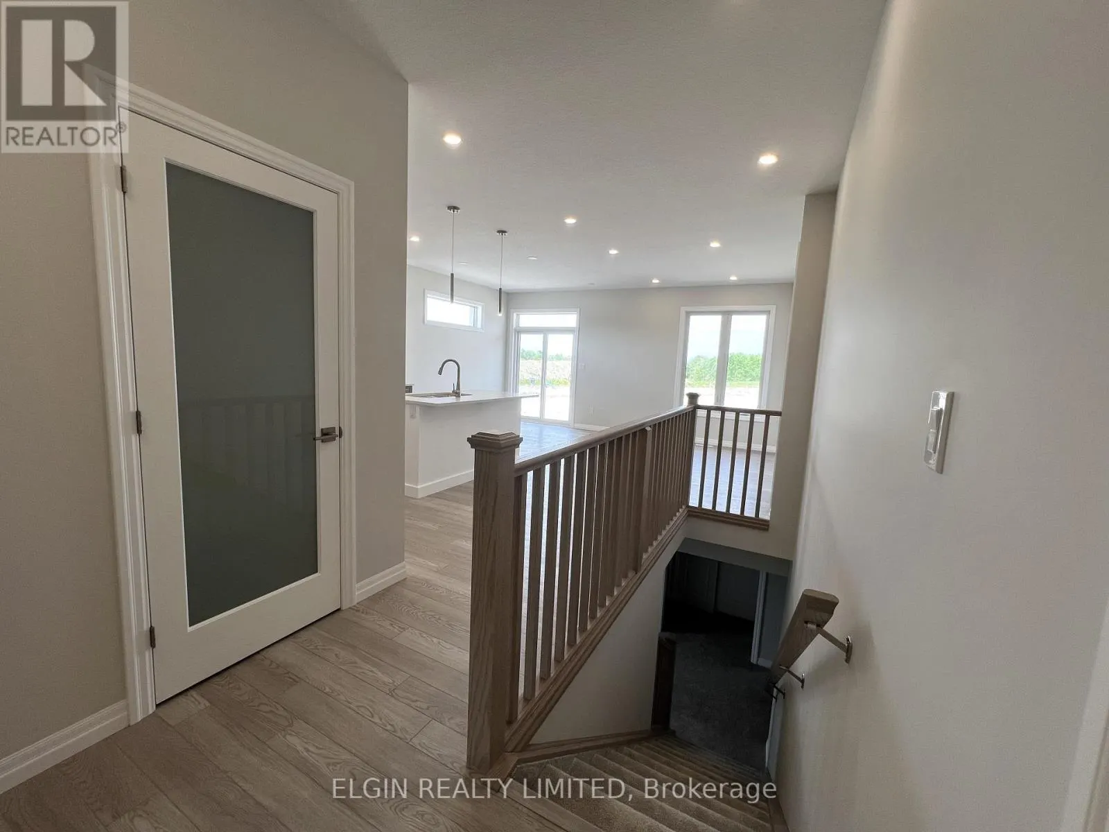 33 HEMLOCK CRESCENT