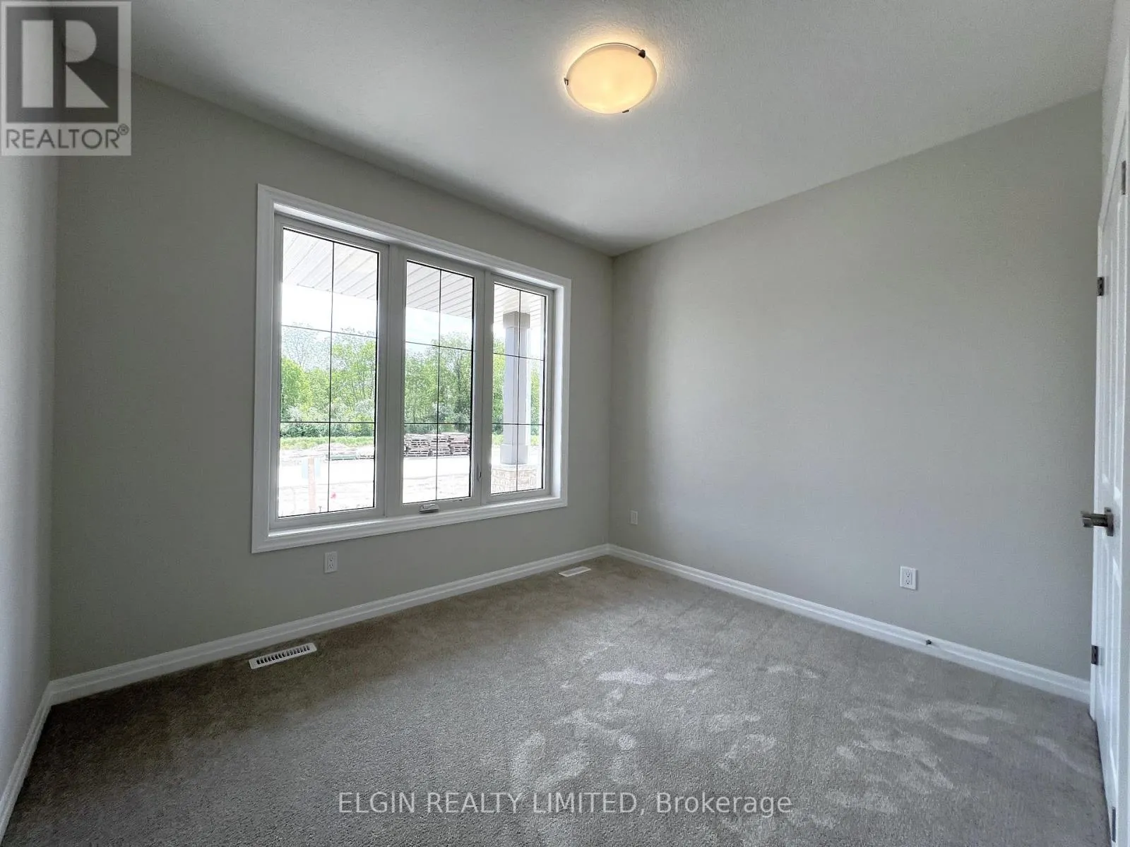 33 HEMLOCK CRESCENT