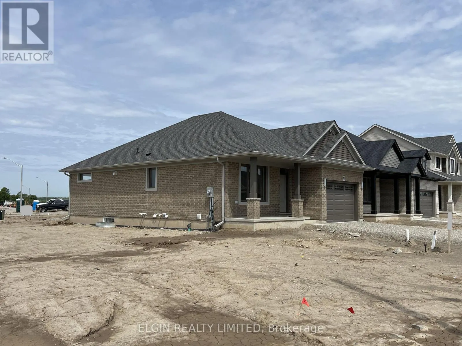 33 HEMLOCK CRESCENT