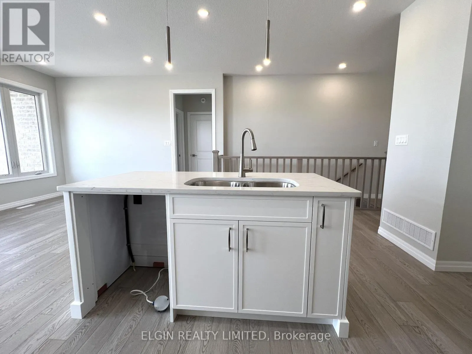33 HEMLOCK CRESCENT