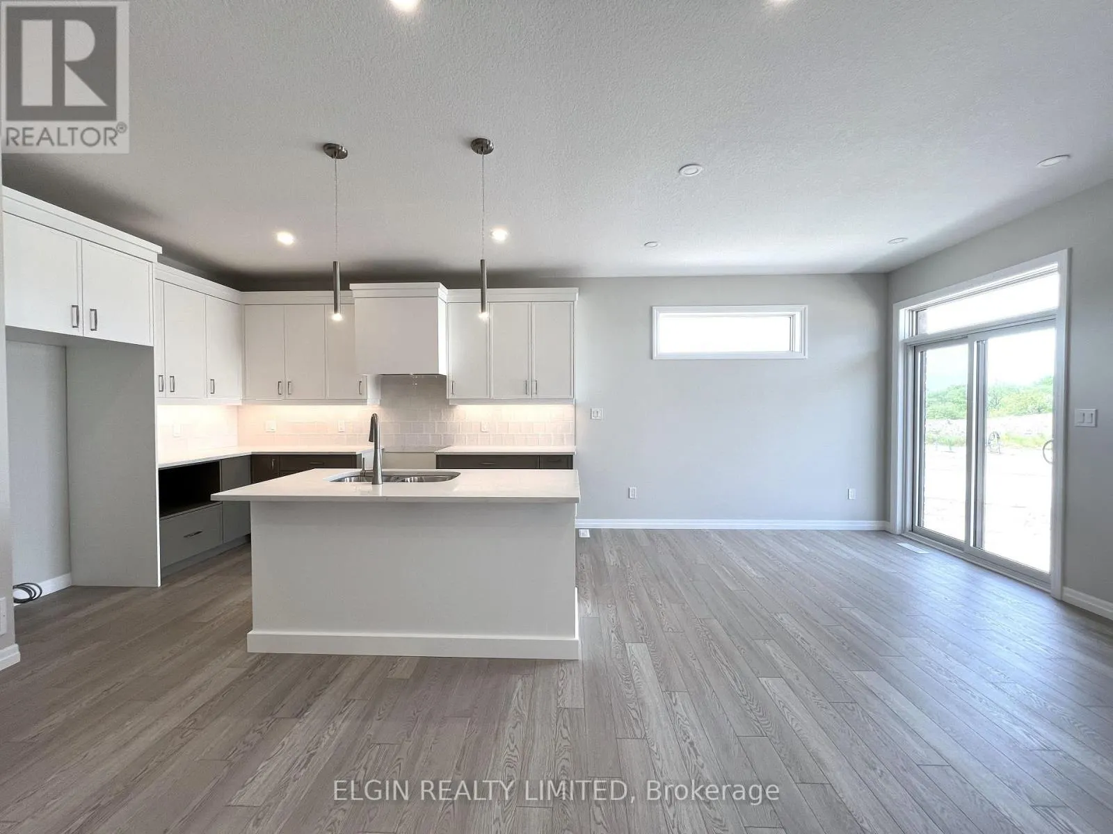 33 HEMLOCK CRESCENT
