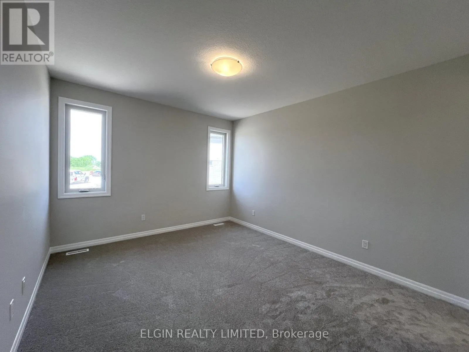 33 HEMLOCK CRESCENT