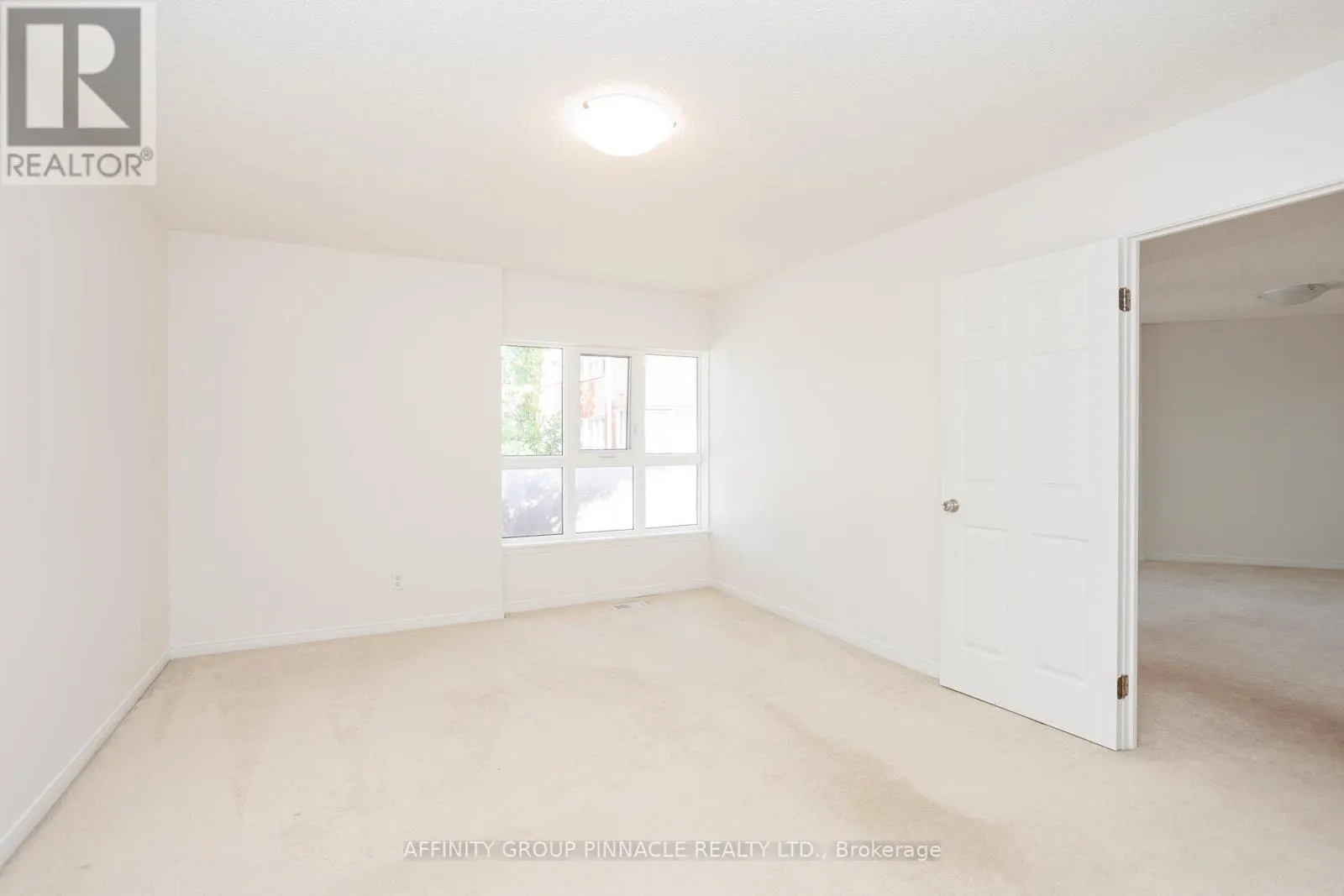 203 - 4 HERITAGE WAY, #203