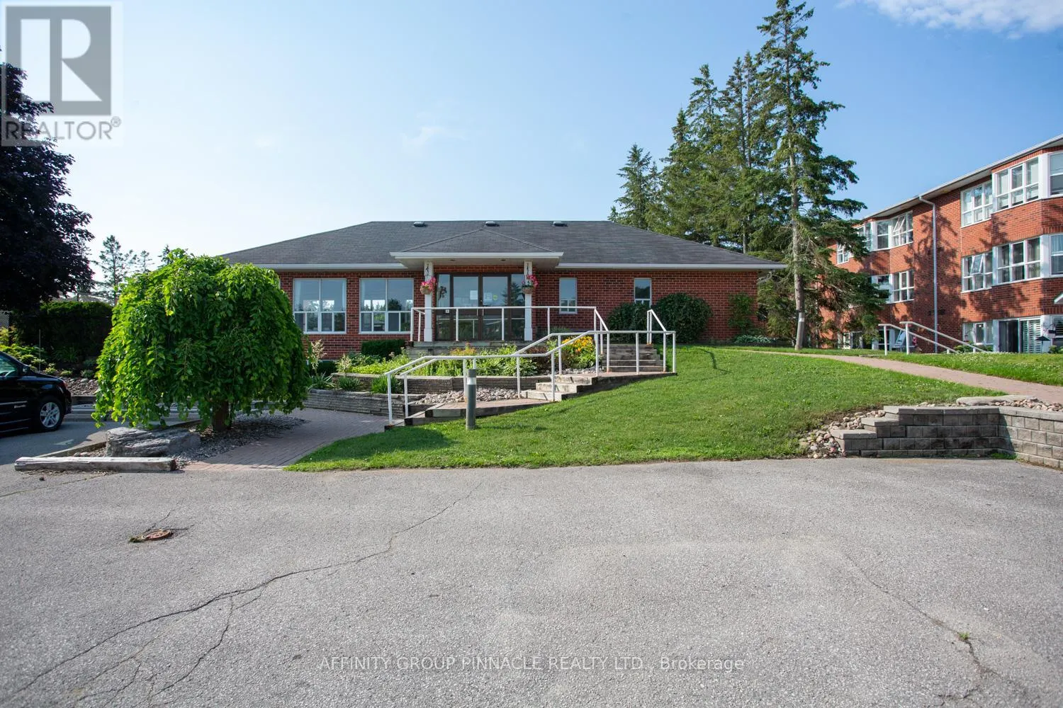 203 - 4 HERITAGE WAY, #203