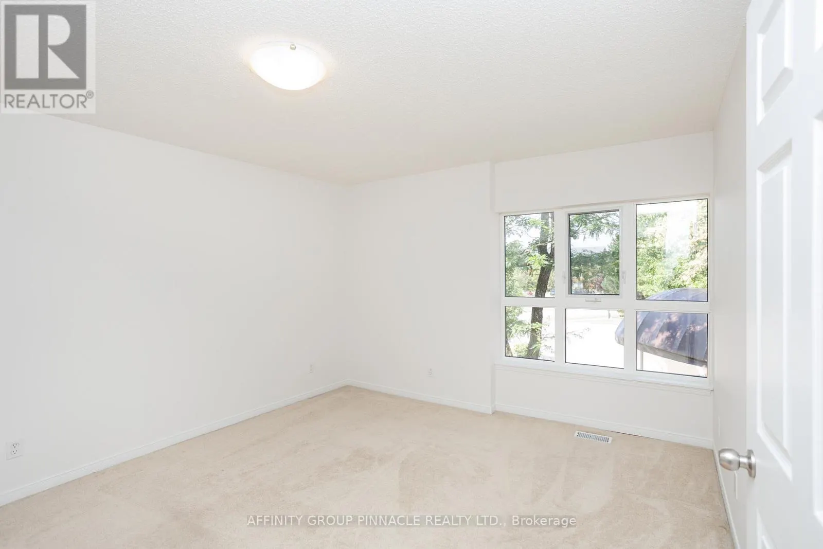 203 - 4 HERITAGE WAY, #203