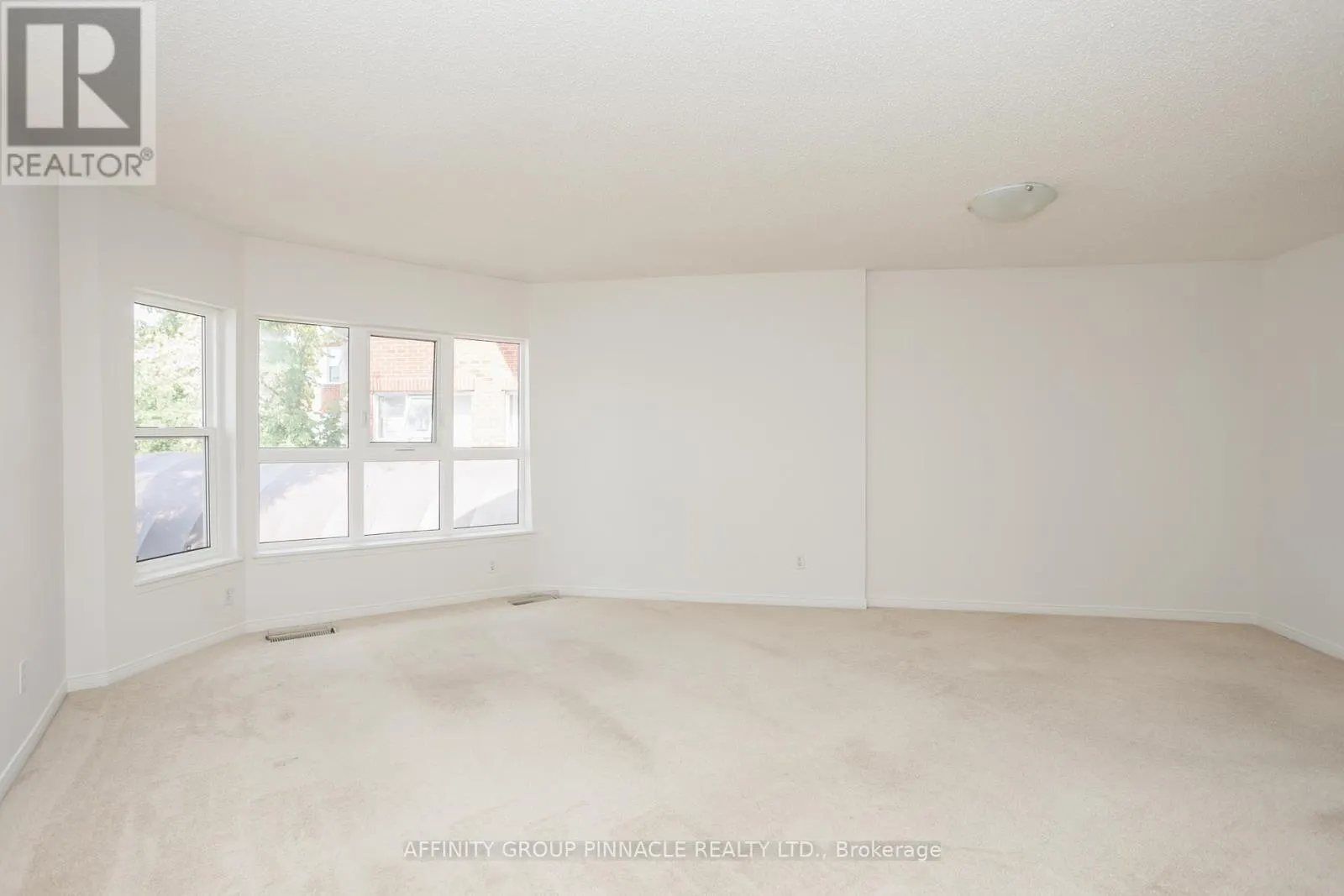 203 - 4 HERITAGE WAY, #203