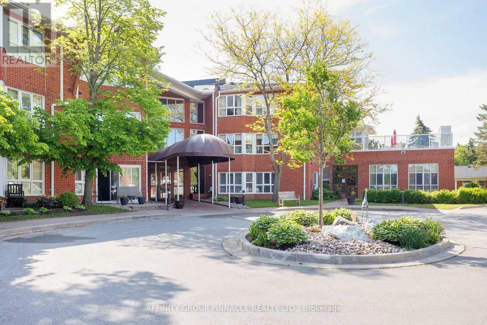 203 - 4 HERITAGE WAY, #203