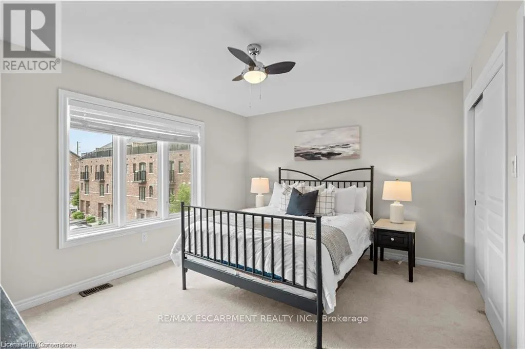53 - 215 DUNDAS STREET E