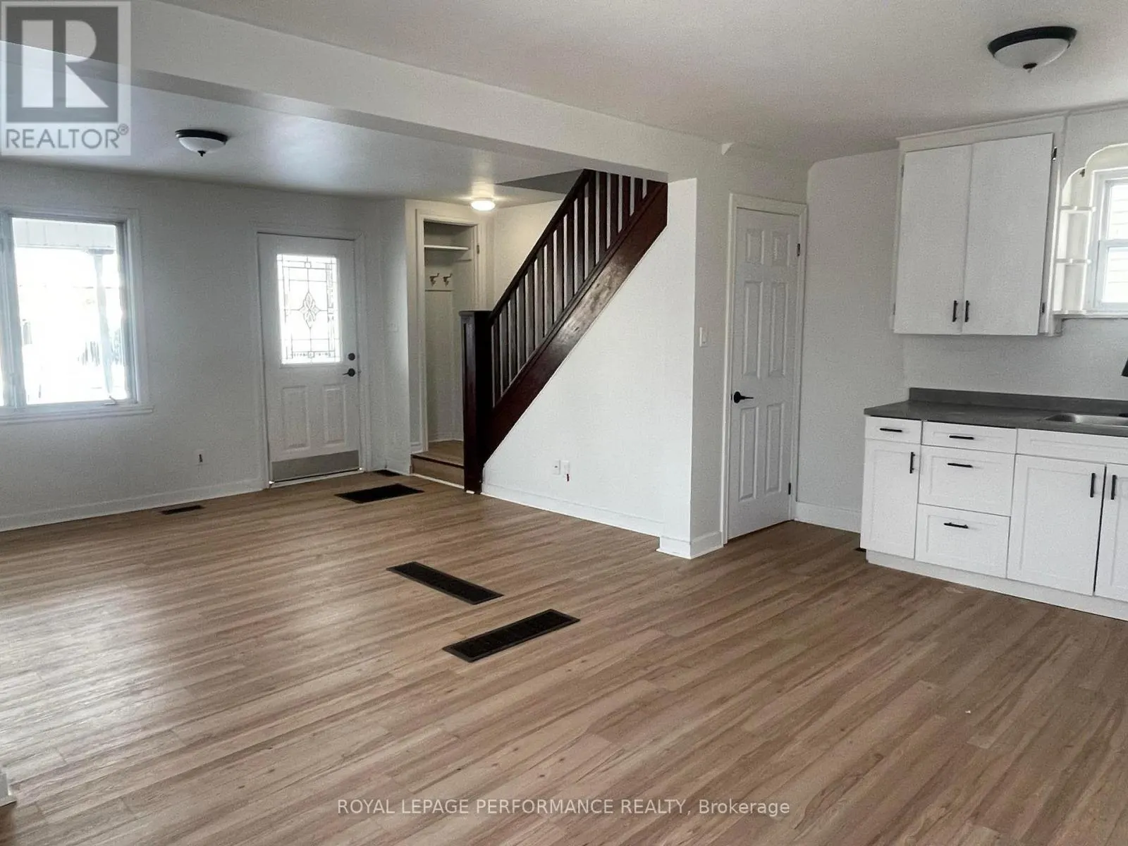 110-110A ELEVENTH STREET E