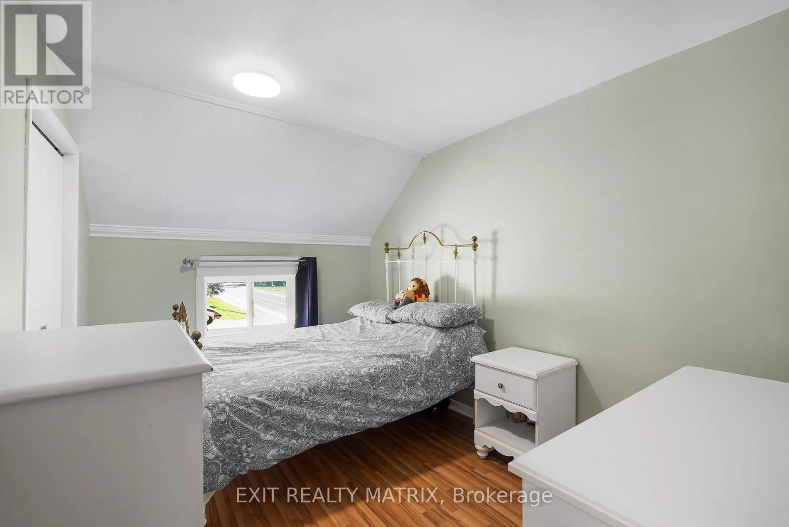 32 COCKBURN STREET