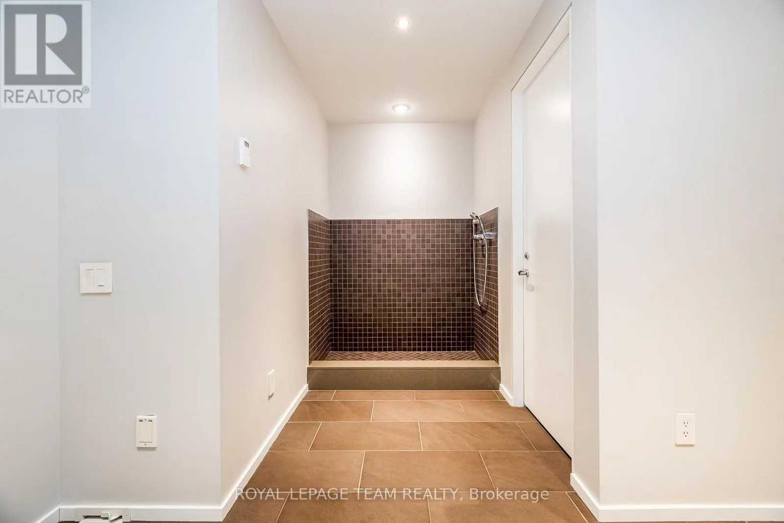 14 KANATA ROCKERIES PRIVATE
