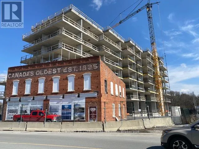 80 DUNDAS STREET E