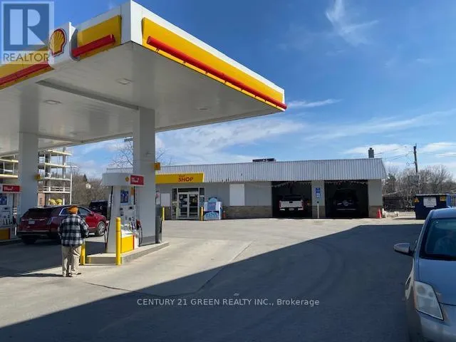 80 DUNDAS STREET E