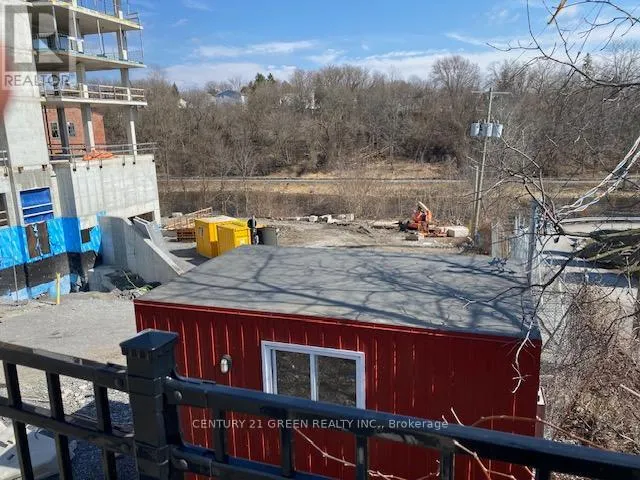 80 DUNDAS STREET E