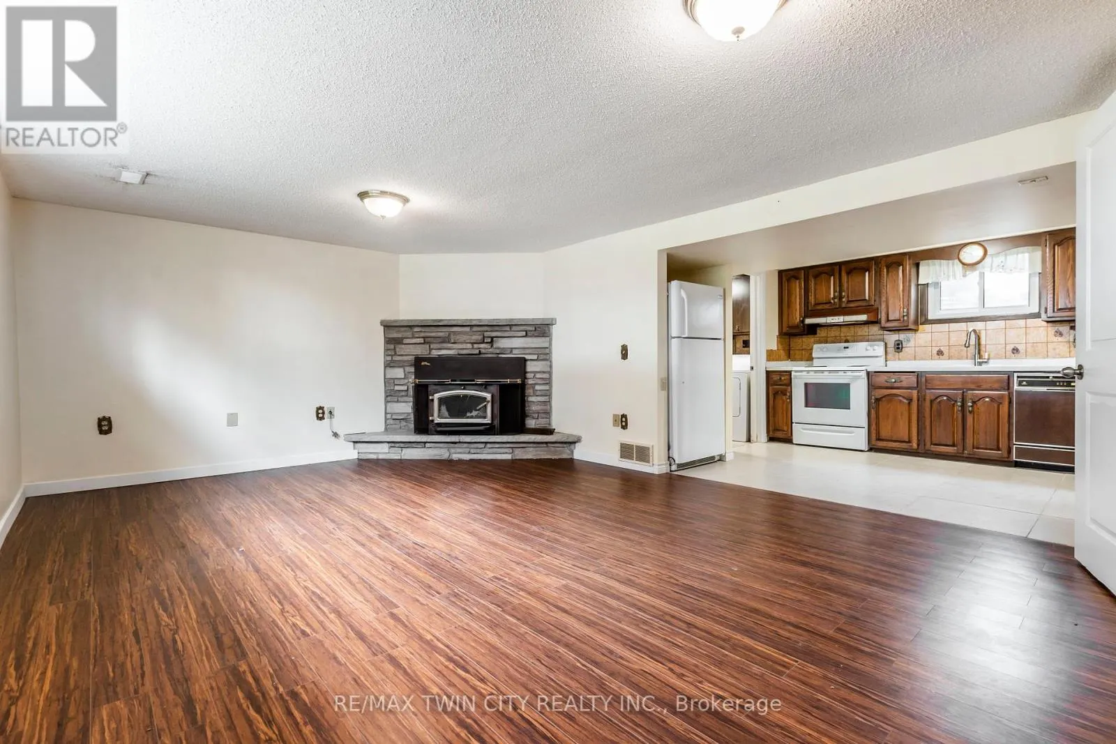 413 CARSON DRIVE