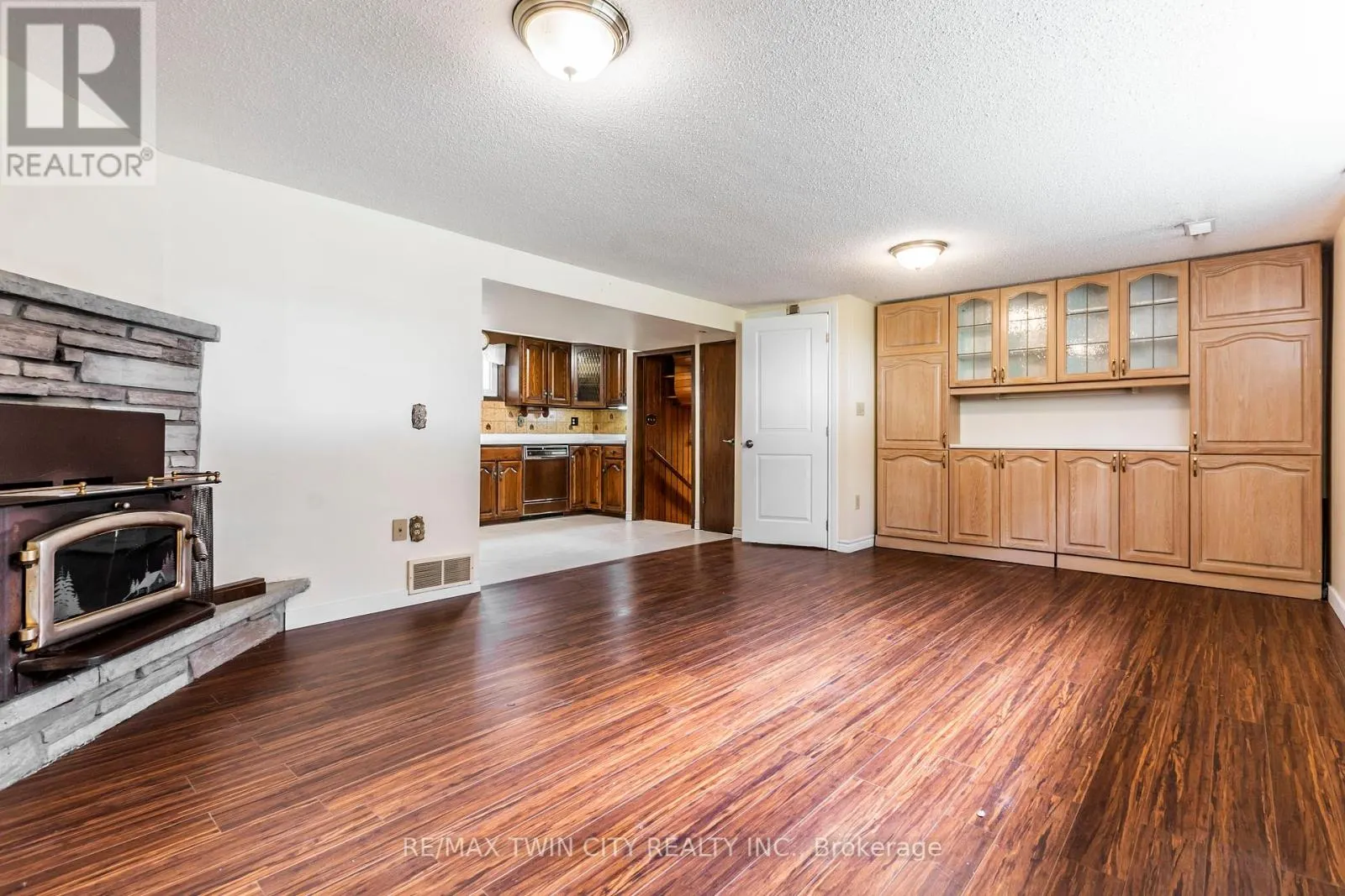 413 CARSON DRIVE